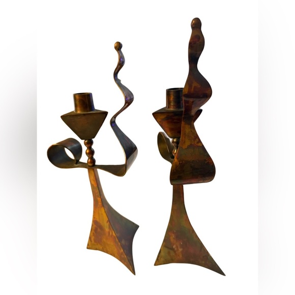 Mid-century Modern Pair of Solid Copper Acid Washed Candlesticks - Picture 5 of 13